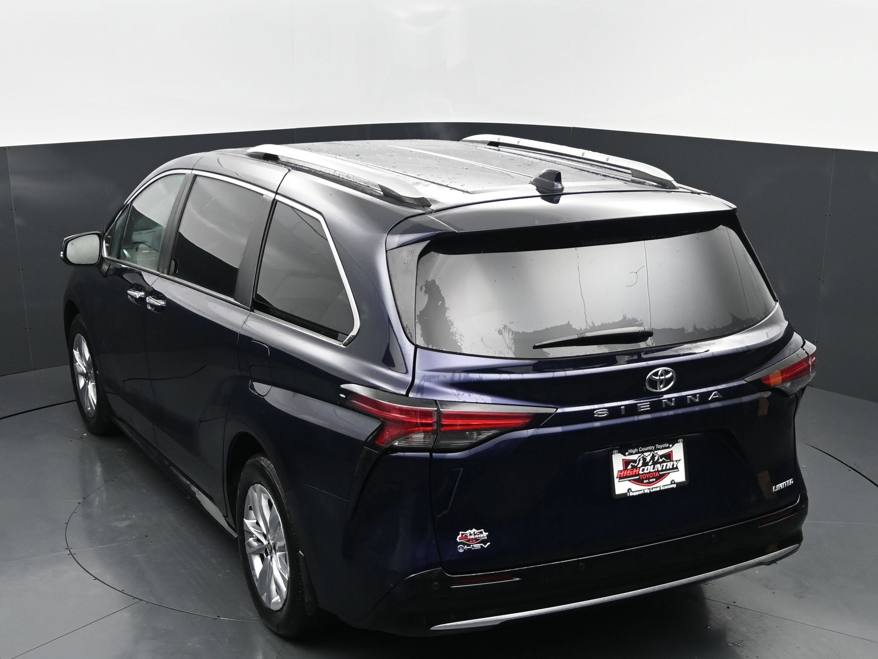 Used 2026 Toyota Sienna Limited FWD image 31