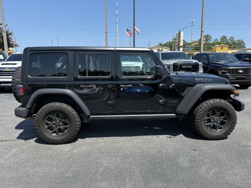Used 2024 Jeep Wrangler Unlimited Sport AWD/4WD image 12