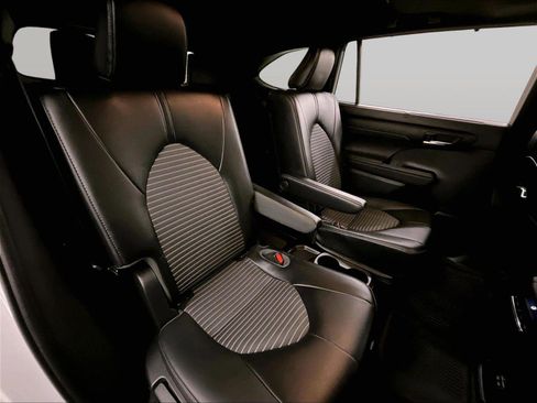 Used 2022 Toyota Highlander XSE image 26