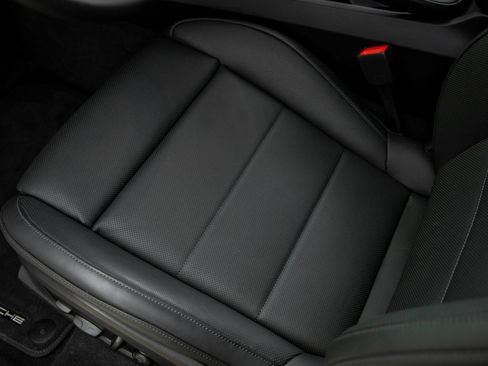 Certified 2025 Porsche Macan Electric RWD image 23