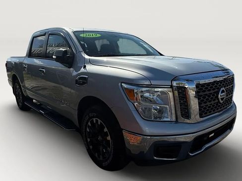 Used 2019 Nissan Titan SV image 8