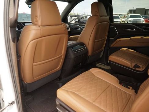 Used 2024 Cadillac Escalade ESV Premium Luxury w/ Performance Package AWD/4WD image 12