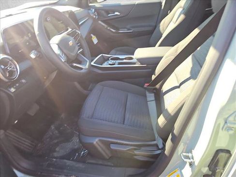 New 2026 Chevrolet Equinox LT image 3