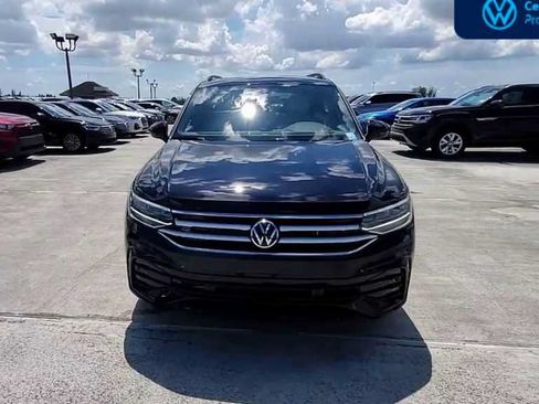 Used 2023 Volkswagen Tiguan SE R-Line FWD image 3