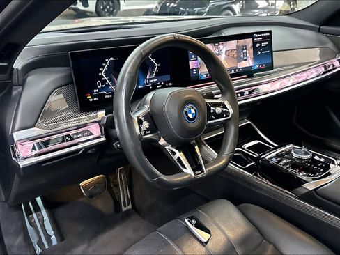 Used 2023 BMW i7 xDrive60 AWD/4WD image 16