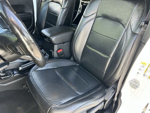 Used 2019 Jeep Wrangler Unlimited Sahara AWD/4WD image 18