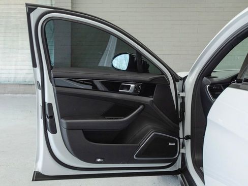 Used 2021 Porsche Panamera image 29