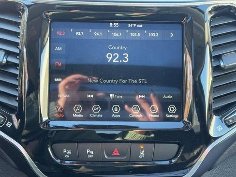 Used 2021 Jeep Cherokee Limited image 20