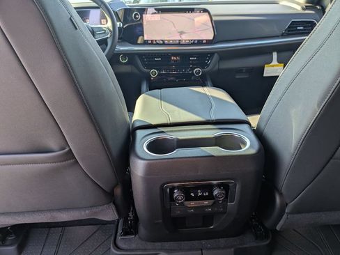 New 2026 Chevrolet Suburban Premier AWD/4WD image 33