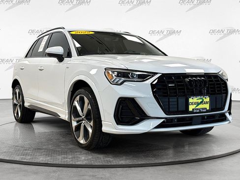 Used 2022 Audi Q3 2.0T Premium Plus w/ Premium Plus Package AWD/4WD image 3