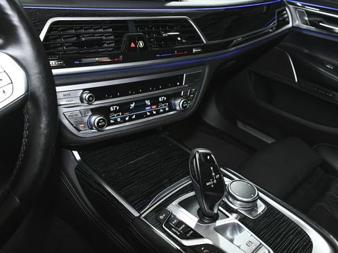 Used 2022 BMW 740i xDrive w/ M Sport Package AWD/4WD image 50
