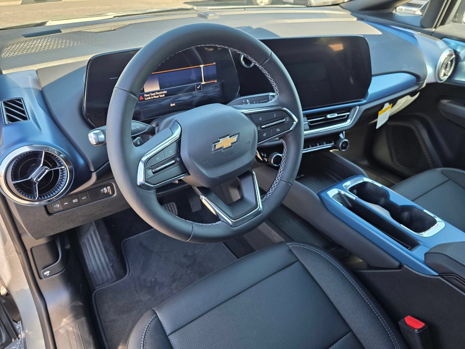 New 2026 Chevrolet Equinox EV LT w/ LPO, Blackout Package FWD image 24