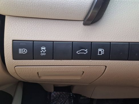 Used 2018 Toyota Camry LE FWD image 24