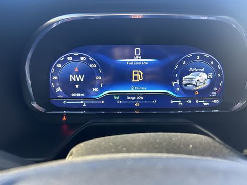 Used 2023 Chevrolet Tahoe Z71 w/ Luxury Package image 10