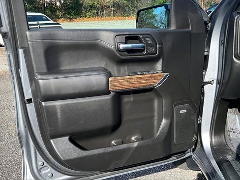 Used 2019 Chevrolet Silverado 1500 High Country image 18