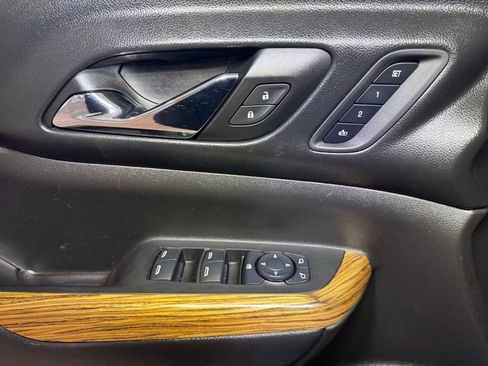 Used 2017 GMC Acadia Denali w/ Technology Package FWD image 20
