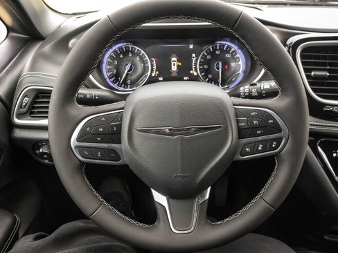 New 2026 Chrysler Pacifica Select image 27