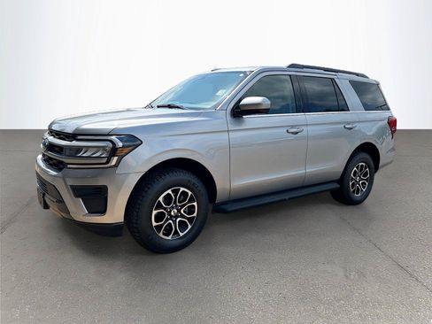 Used 2024 Ford Expedition XLT AWD/4WD image 8