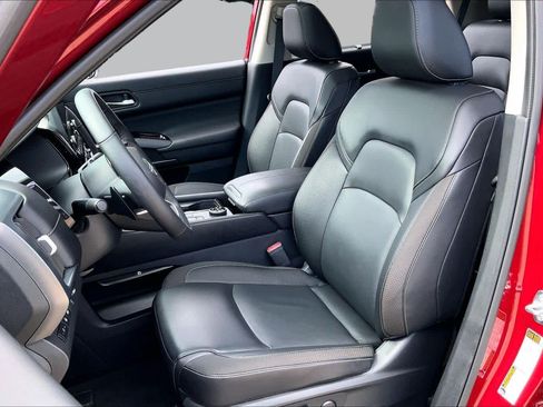 Certified 2025 Nissan Pathfinder SL w/ SL Premium Package AWD/4WD image 8