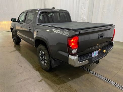 Certified 2018 Toyota Tacoma TRD Off-Road image 6