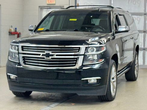 Used 2019 Chevrolet Suburban Premier w/ Premier Plus Edition AWD/4WD image 3