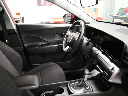 Used 2025 Hyundai Kona SEL FWD image 28