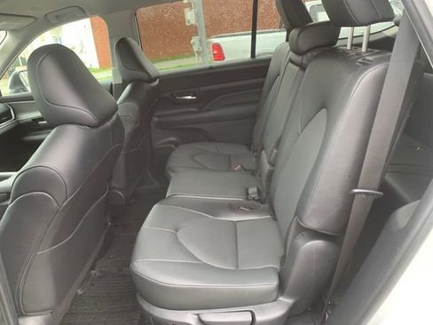 Used 2025 Toyota Grand Highlander XLE image 22
