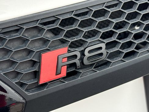 Used 2017 Audi R8 V10 image 11