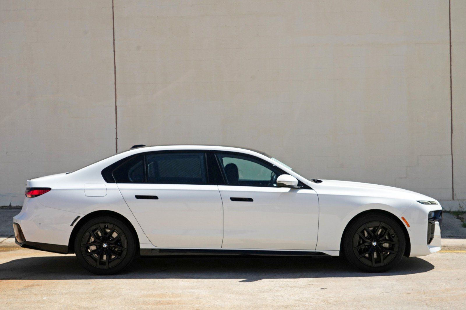 Used 2023 BMW 740i w/ Parking Assistance Package RWD image 59