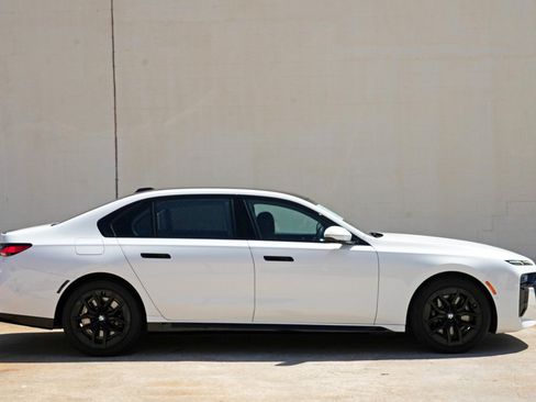 Used 2023 BMW 740i w/ Parking Assistance Package RWD image 59