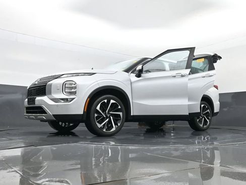 Used 2023 Mitsubishi Outlander SE AWD/4WD image 37