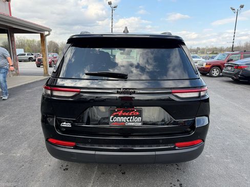 Used 2025 Jeep Grand Cherokee Altitude image 5