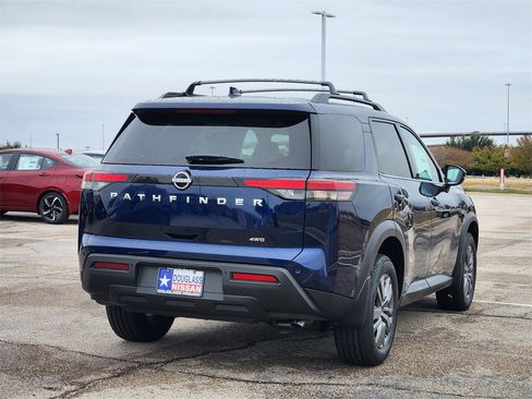 New 2025 Nissan Pathfinder SV image 3