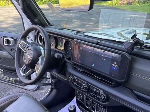 Used 2024 Jeep Wrangler High Altitude AWD/4WD image 22