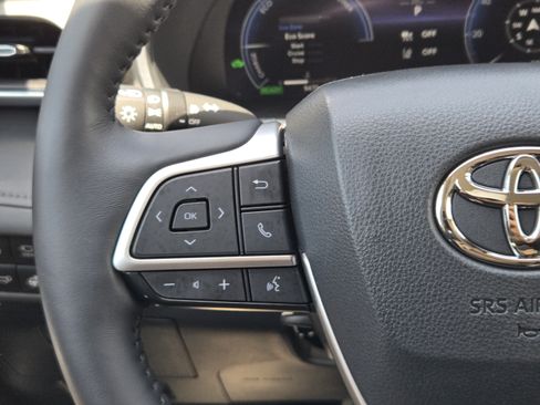 Used 2025 Toyota Highlander Limited AWD/4WD image 25