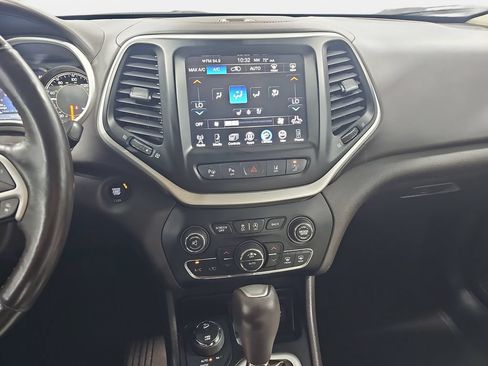 Used 2017 Jeep Cherokee Overland w/ Technology Group AWD/4WD image 22