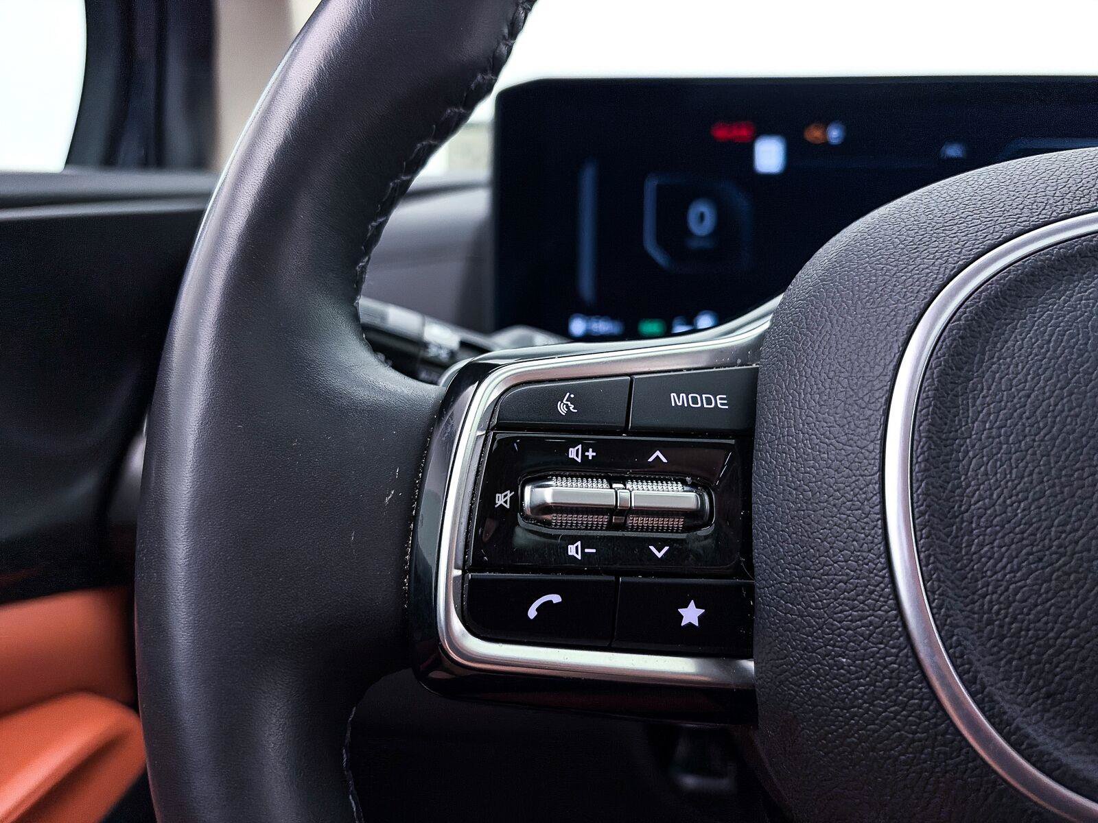 Used 2025 Kia Carnival SX Prestige FWD image 34
