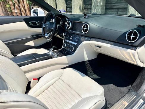 Used 2017 Mercedes-Benz SL 550 image 24