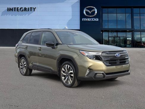 Used 2025 Subaru Forester Touring w/ Popular Package - Touring AWD/4WD image 1