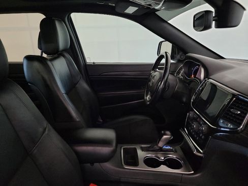 Used 2022 Jeep Grand Cherokee Laredo X RWD image 21