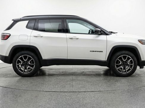 Used 2025 Jeep Compass Trailhawk image 11