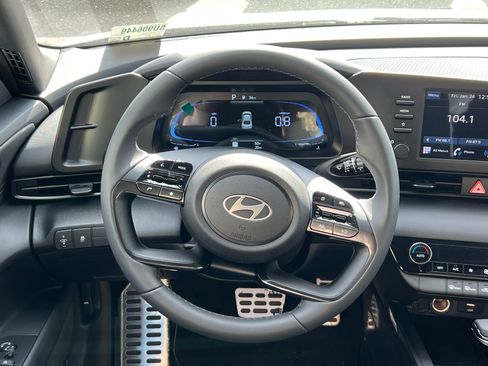 Used 2025 Hyundai Elantra Sport image 23