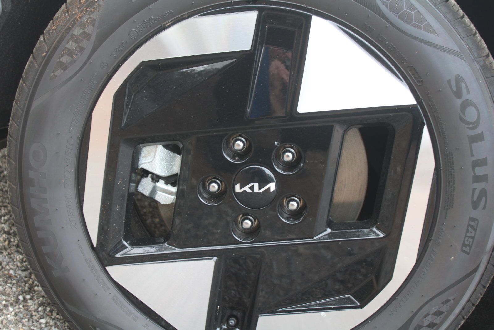 New 2027 Kia EV3 Wind FWD image 16