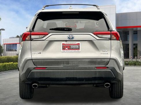 Certified 2020 Toyota RAV4 XLE image 5