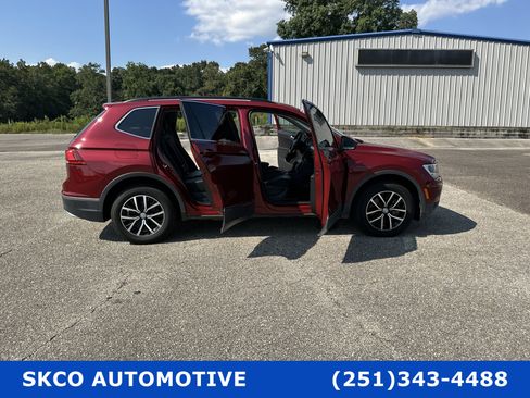 Used 2021 Volkswagen Tiguan SE image 31