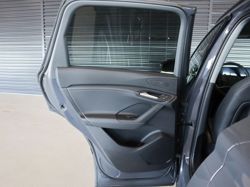 Used 2025 Audi Q6 e-tron Premium w/ Convenience Package image 23