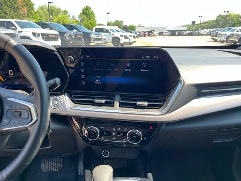 Used 2025 Chevrolet Trax ACTIV FWD image 25