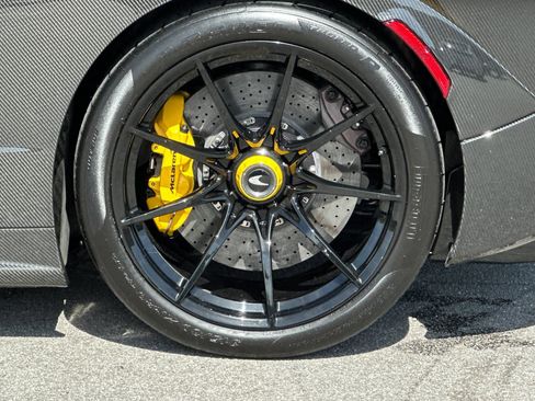 Used 2019 McLaren Senna RWD image 43