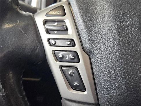 Used 2018 Nissan Titan SV w/ SV Convenience Package image 7