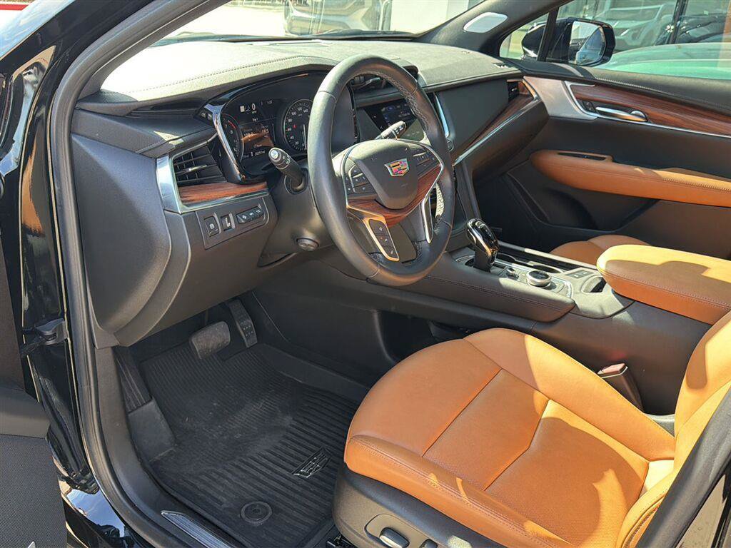 Used 2024 Cadillac XT5 Premium Luxury w/ Technology Package FWD image 9